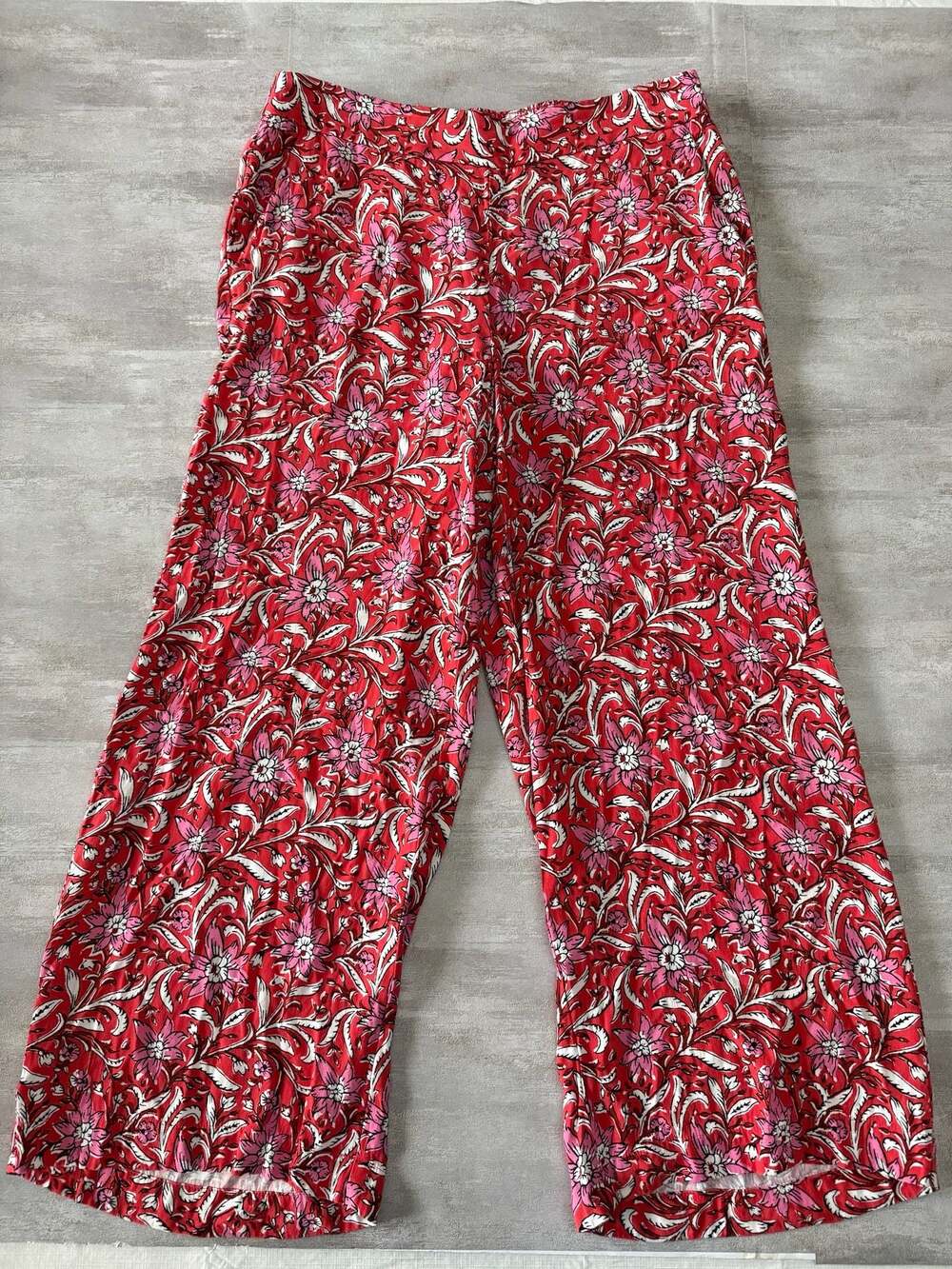 LOFT Red Floral Wide Leg Crop Pull-On Pants Size S